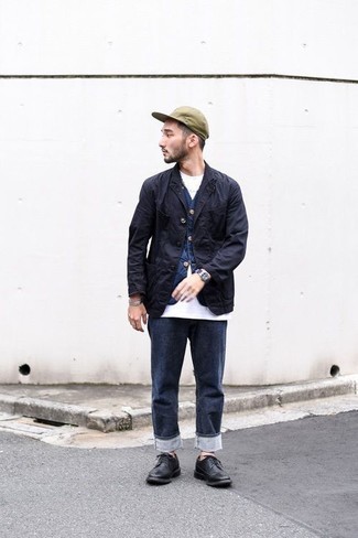 Как носить футболку с круглым вырезом с брогами