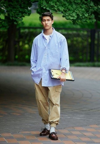 Как носить футболку с круглым вырезом с брогами