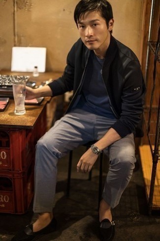 Как носить футболку с круглым вырезом с монками