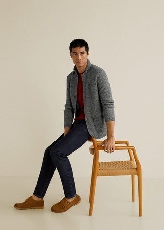 Как носить футболку с круглым вырезом с монками