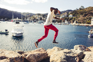 Как носить футболку с круглым вырезом с плимсоллами мужчине