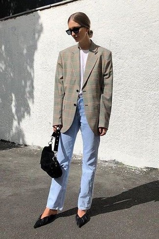 Как носить футболку с круглым вырезом с туфлями