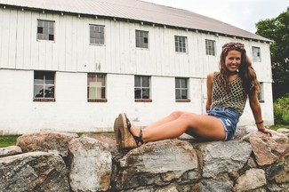 С чем носить блузку крючком