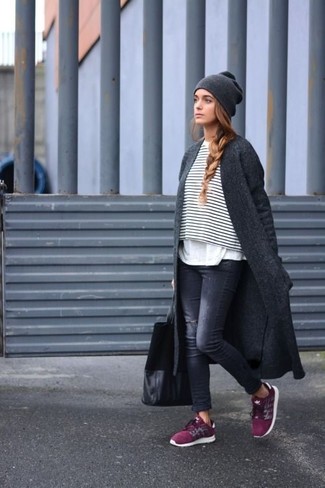 Как носить короткий свитер с кроссовками