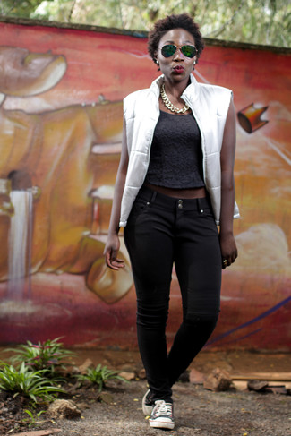 Как носить укороченный топ с жилетом