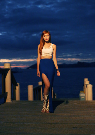 Как носить укороченный топ с высокими гладиаторами