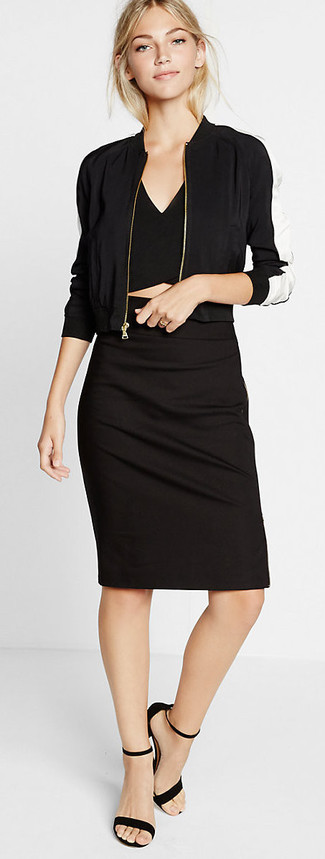 Как носить укороченный топ с юбкой-карандаш