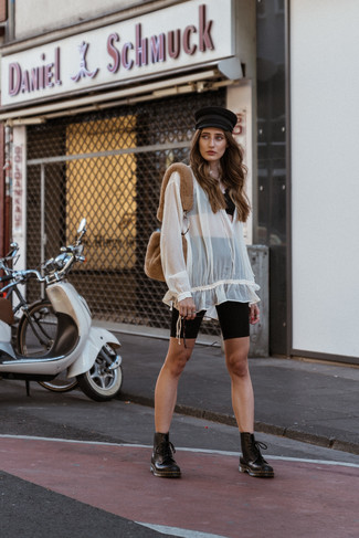 Как носить укороченный топ с шортами