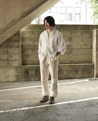 С чем носить темно-коричневые кроссовки мужчине