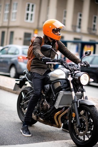 С чем носить темно-коричневый рюкзак мужчине