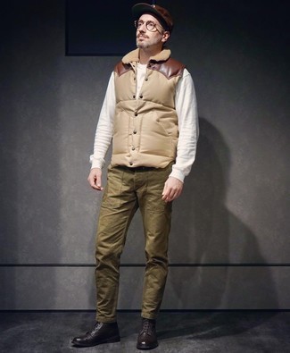 С чем носить темно-коричневую бейсболку мужчине