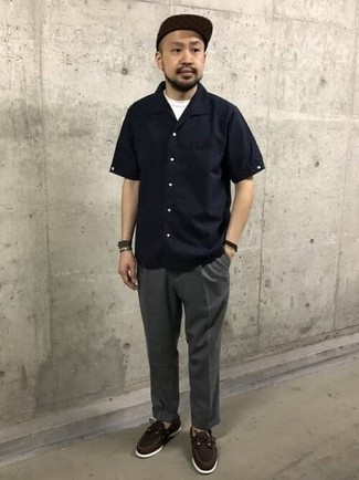 С чем носить темно-коричневую бейсболку мужчине