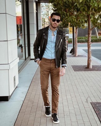 Какие майки носить с темно-коричневой косухой мужчине