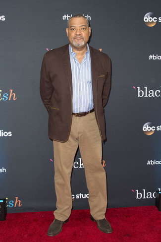 Какие ботинки челси носить с темно-коричневым пиджаком мужчине