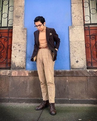 Как носить темно-коричневый пиджак с темно-коричневыми кожаными ботинками броги