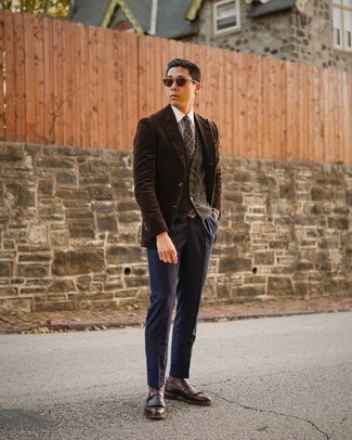 Как носить темно-коричневый пиджак с темно-коричневыми кожаными монками