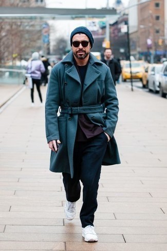 Как носить темно-коричневый пиджак с темно-зеленым длинным пальто