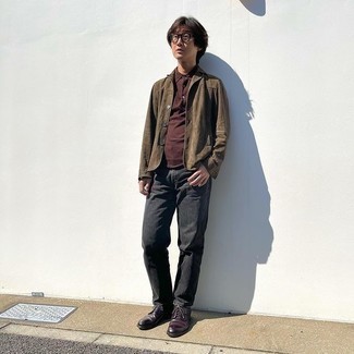 Какие футболки-поло носить с темно-коричневым пиджаком мужчине