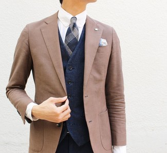 Какие жилеты носить с темно-коричневым пиджаком