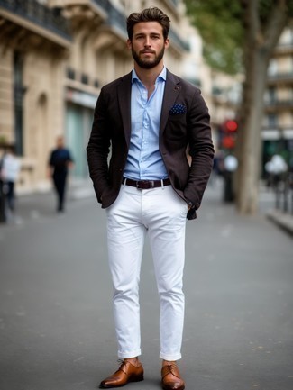 Как носить темно-коричневый пиджак с белыми брюками чинос