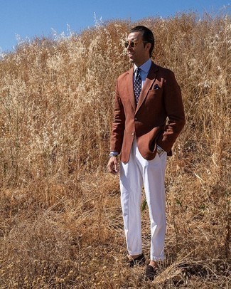 Как носить темно-коричневый пиджак с белыми брюками чинос