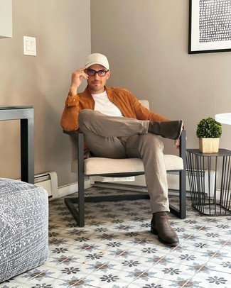 Какие ботинки челси носить с темно-коричневым бомбером мужчине