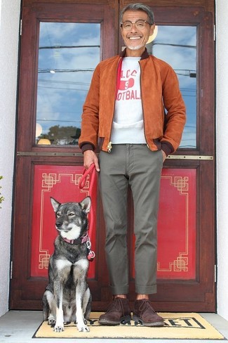 Какие ботинки дезерты носить с темно-коричневым бомбером