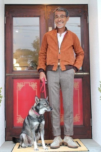 Какие ботинки дезерты носить с темно-коричневым бомбером