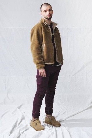 Какие ботинки дезерты носить с темно-коричневым бомбером