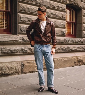 Какие лоферы носить с темно-коричневым бомбером мужчине