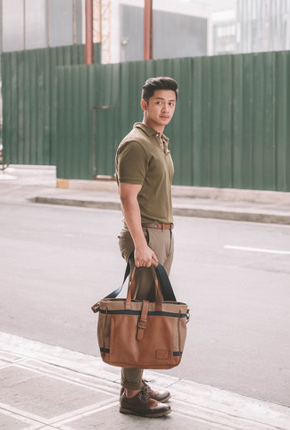 Какие футболки-поло носить с темно-коричневыми брогами