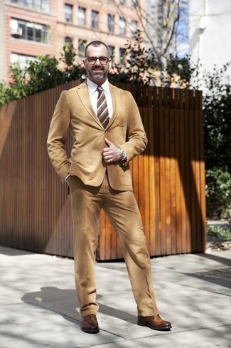 Какие костюмы носить с темно-коричневыми брогами