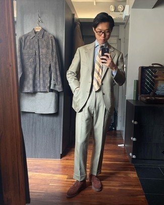 Какие костюмы носить с темно-коричневыми брогами