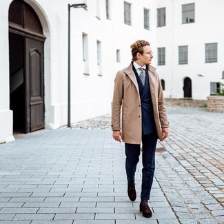 Какие плащи носить с темно-коричневыми брогами