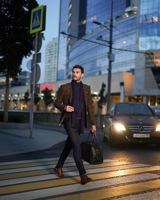 Какие водолазки носить с темно-коричневыми брогами