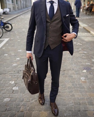 Какие жилеты носить с темно-коричневыми брогами