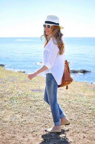 С чем носить темно-коричневую сумку-мешок