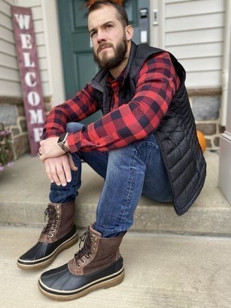 С чем носить темно-коричневый зимние ботинки из плотной ткани мужчине