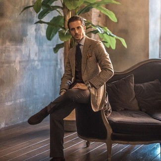 Какие пиджаки носить с темно-коричневым кардиганом мужчине