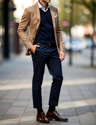 С чем носить темно-коричневые повседневные ботинки мужчине