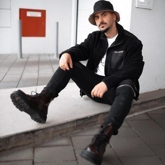 Какие свитера на молнии носить с темно-коричневыми повседневными ботинками мужчине