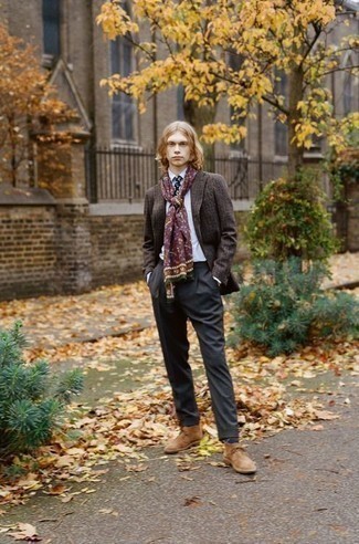 С чем носить темно-коричневый пиджак в клетку мужчине