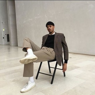 С чем носить темно-коричневый пиджак в клетку мужчине