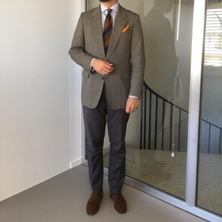 С чем носить темно-коричневый пиджак в клетку мужчине