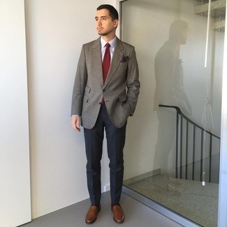 С чем носить темно-коричневый пиджак в клетку мужчине