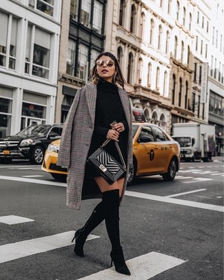 С чем носить темно-коричневое пальто в клетку женщине