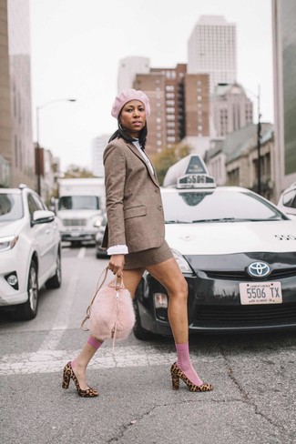 С чем носить темно-коричневую шерстяную юбку в клетку