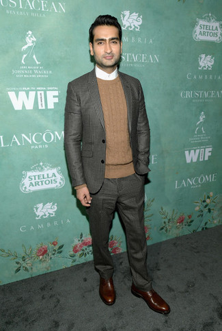 С чем носить темно-коричневый шерстяной костюм в клетку