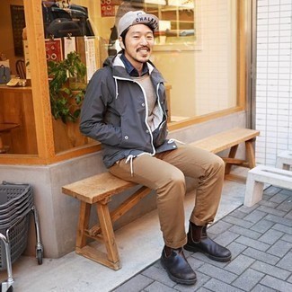 Какие ветровки носить с темно-коричневыми ботинками челси мужчине