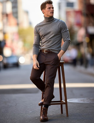 С чем носить темно-коричневые брюки чинос